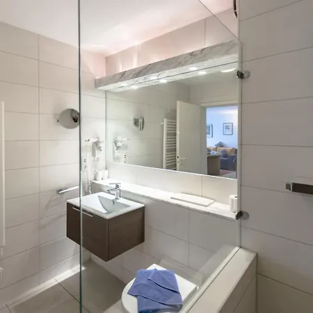Seeschloss, App 14, Direkt An Der Strandpromenade, Toplage Apartment *